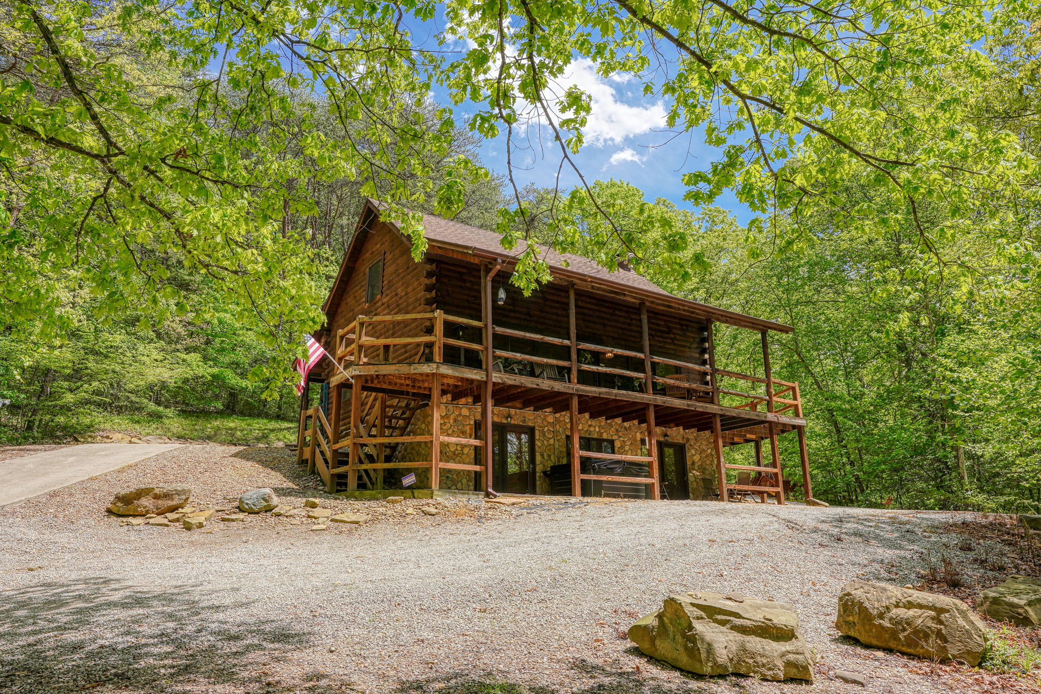 our Hocking Hills lakefront cabin rental